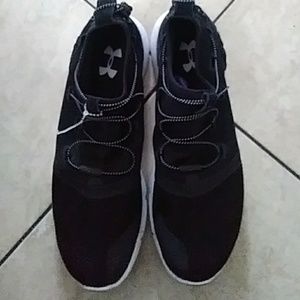 Under armour tenis shoes